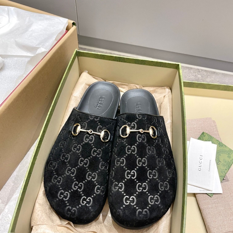 G*u*i slippers